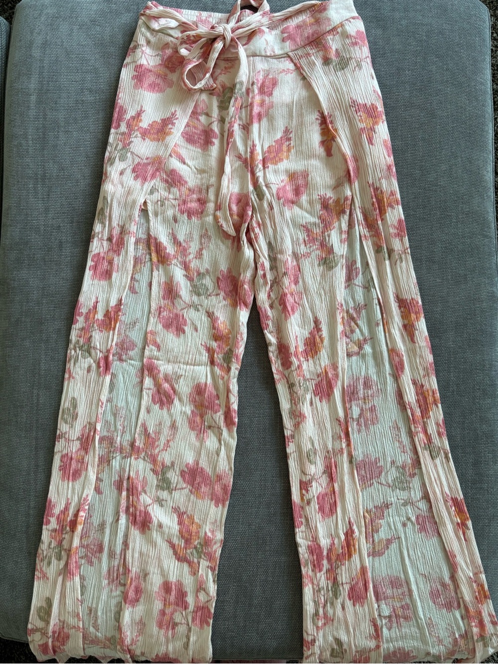 Guess Floral Wide-Leg Pants in Cream and Pink